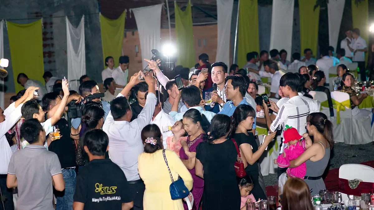 khán giả hâm mộ tại sự kiện cưới Tà Lài Tân phú Đồng Nai