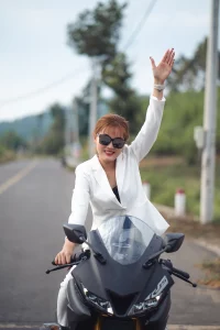 Ảnh cưới cùng moto cá tính